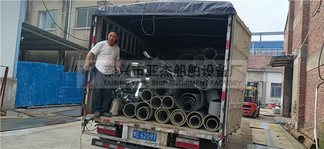 船用螺旋風(fēng)管及附件發(fā)貨