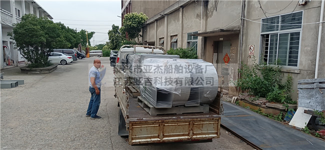 方型菌型通風(fēng)筒鵝頸式通風(fēng)筒和轉(zhuǎn)動(dòng)啦叭出風(fēng)口等發(fā)貨啦